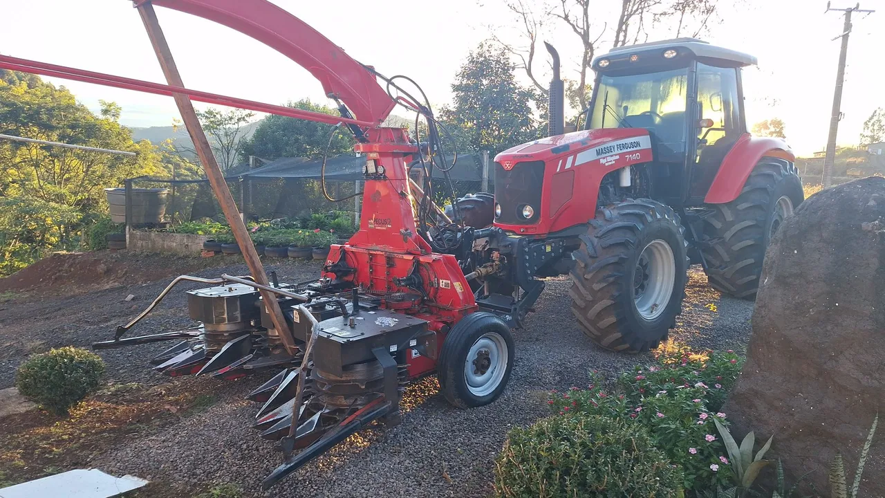 Vende se massey fergunson