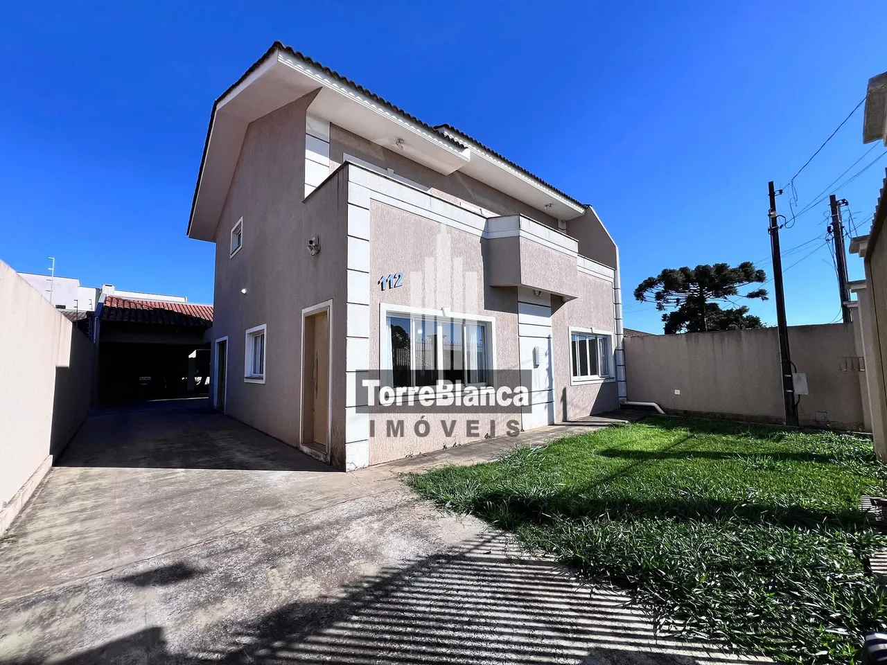 Sobrado Semimobiliado para Locação e Venda, 3 quartos sendo 1 suíte em Uvaranas, 239 m² - 