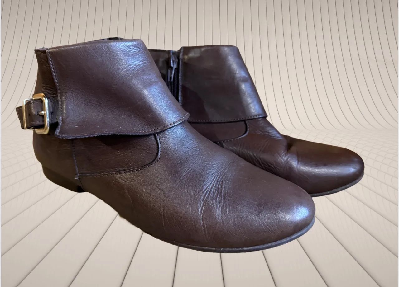 Botas de couro marrom