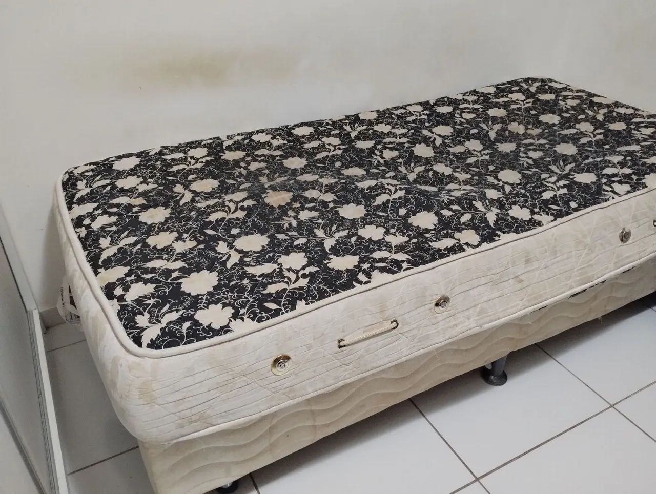 Cama box solteiro Usada