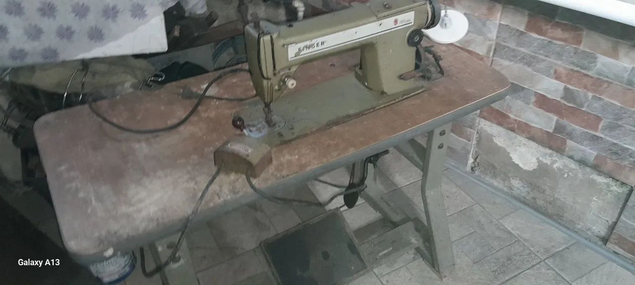 Maquina reta industrial singer  - Foto 2