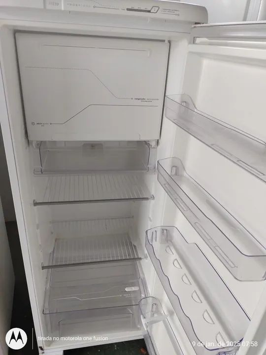 REFRIGERADOR ELECTROLUX RFE39 220V - Foto 2