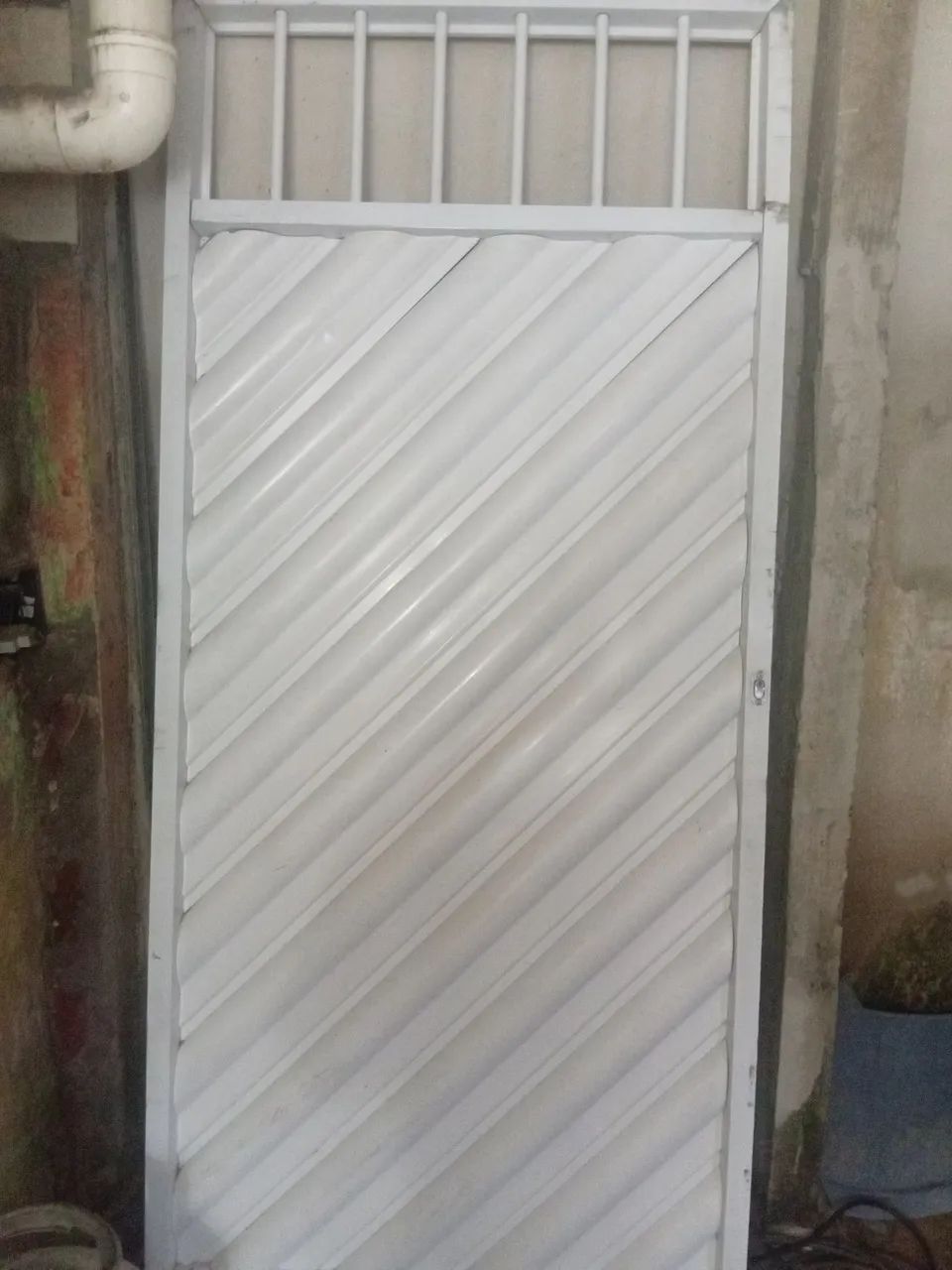 Portão semi novo .64169920325634121