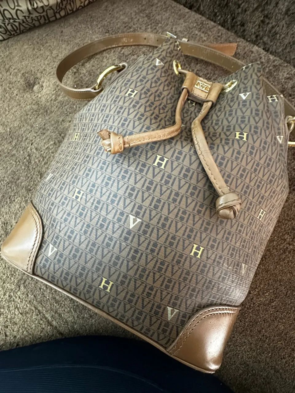 Bolsa Victor Hugo - Modelo Saco em couro  - Foto 2