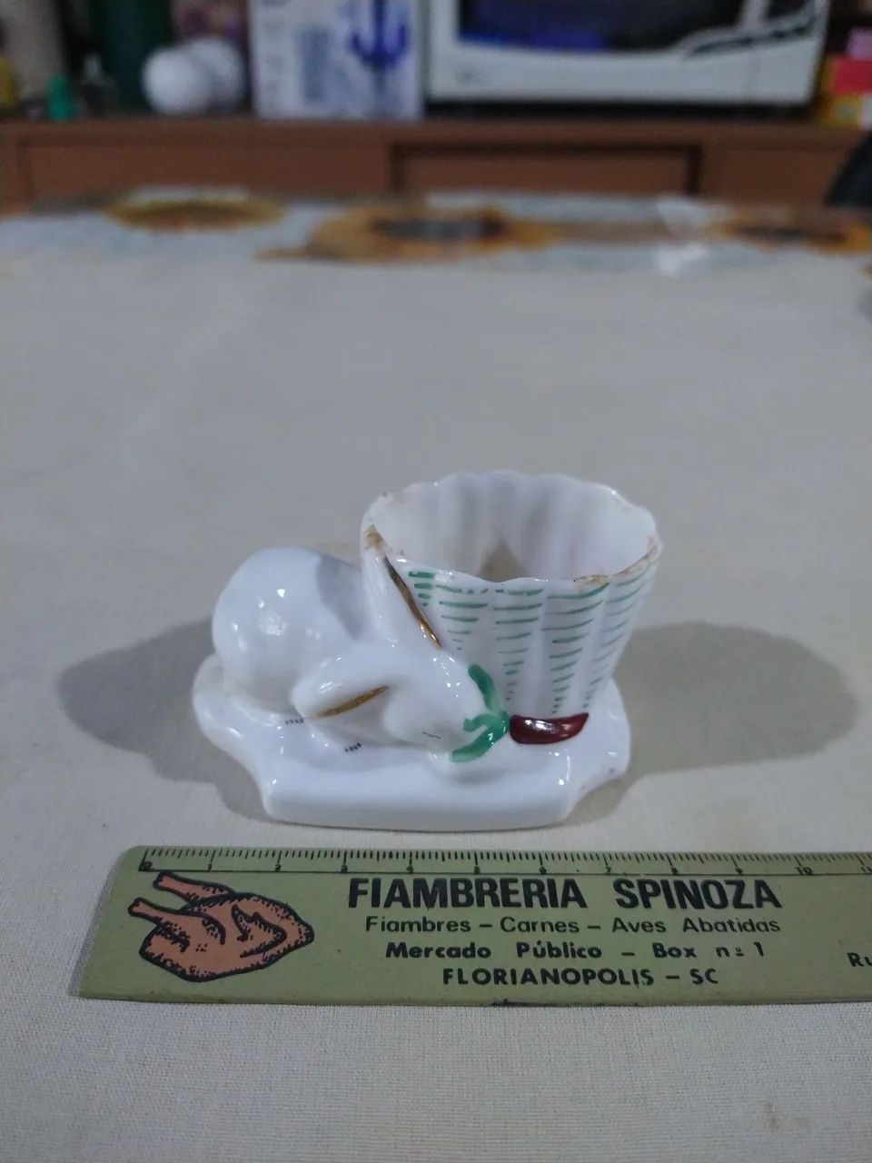 Antigo vasinho de porcelana da cerâmica Santana.