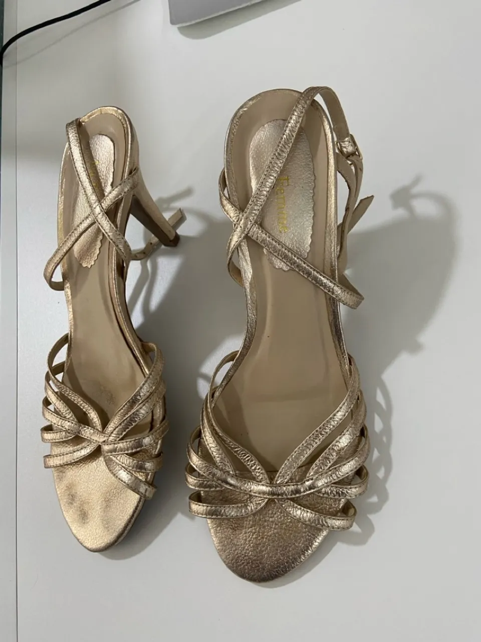 Salto Dourado Feminino