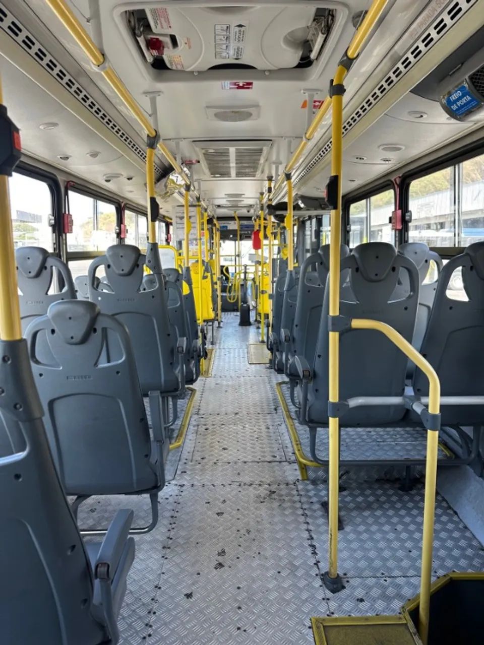 ONIBUS URBANO MERCEDES BENZ OF 1724 CARROCERIA CAIO 2017 COM AR  - Foto 8