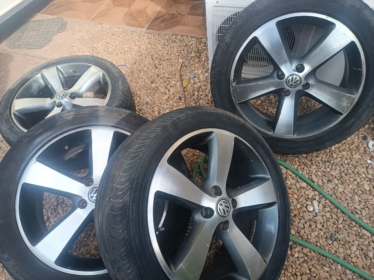 Jogo de Rodas Volkswagen aro 17 sem detalhes