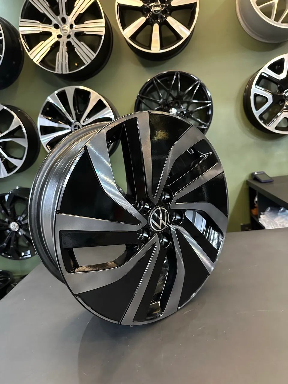 Rodas aro 16 Novo Polo HighLine Diamante Fume São Originais 2024 2025 por R$3.000,00  Jogo - Foto 3