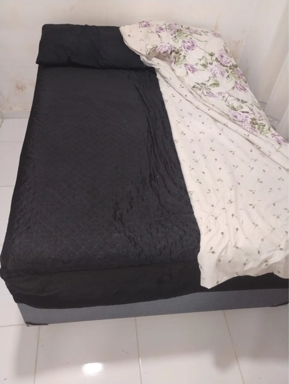 Cama box casal com colchão de molas ensacadas