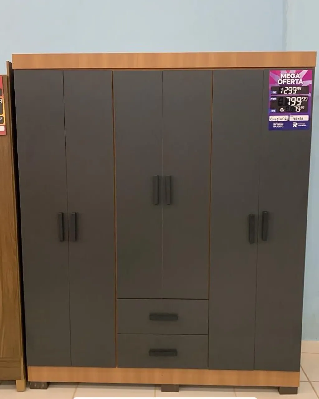 Guarda-Roupa 6 Portas Cinza com Detalhes Amadeirados