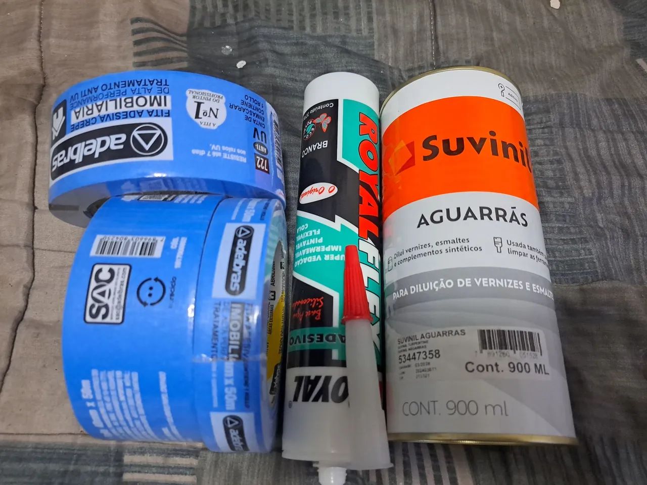 Água raz, fita crepe e PU branco pata vedação