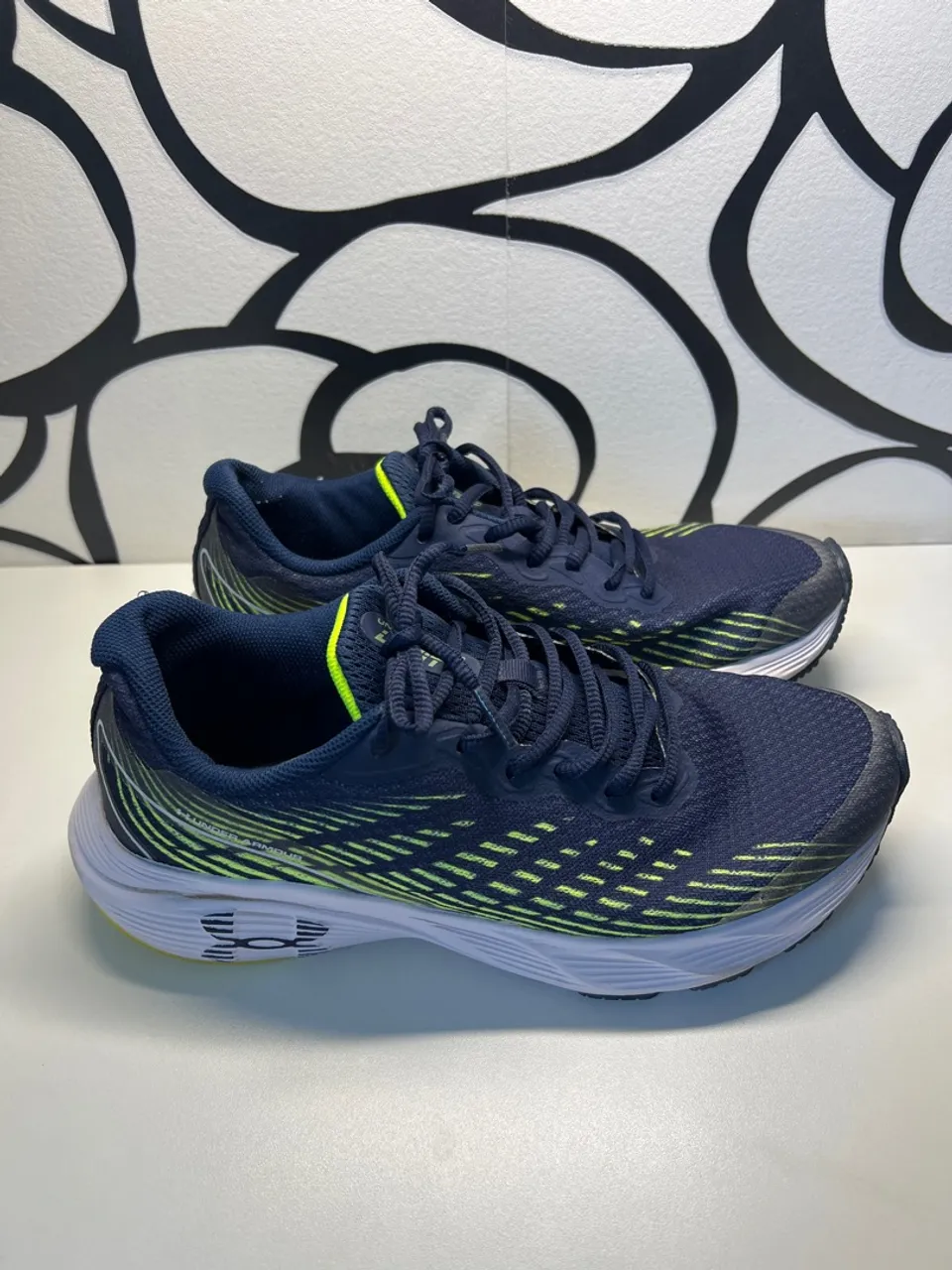 Tênis Under Armour Azul com Detalhes em Verde