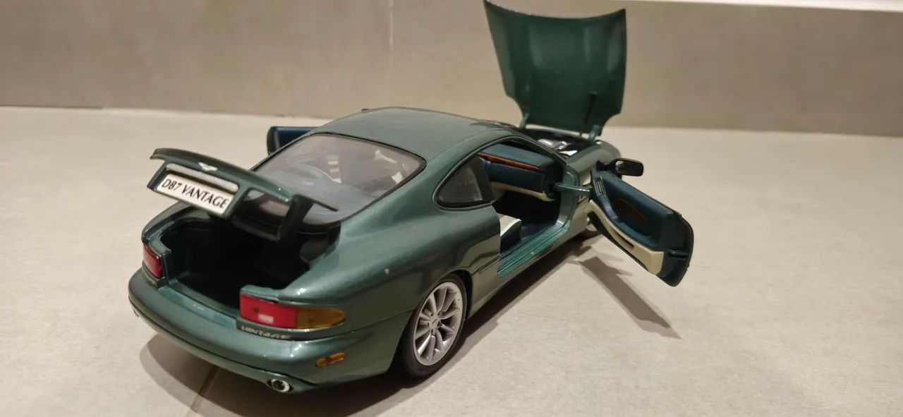 Miniatura Aston Martin Vantage 1/18 - Foto 5
