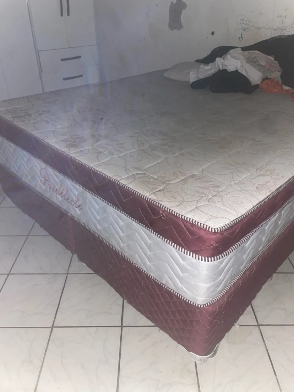 Cama Queen Quase nova