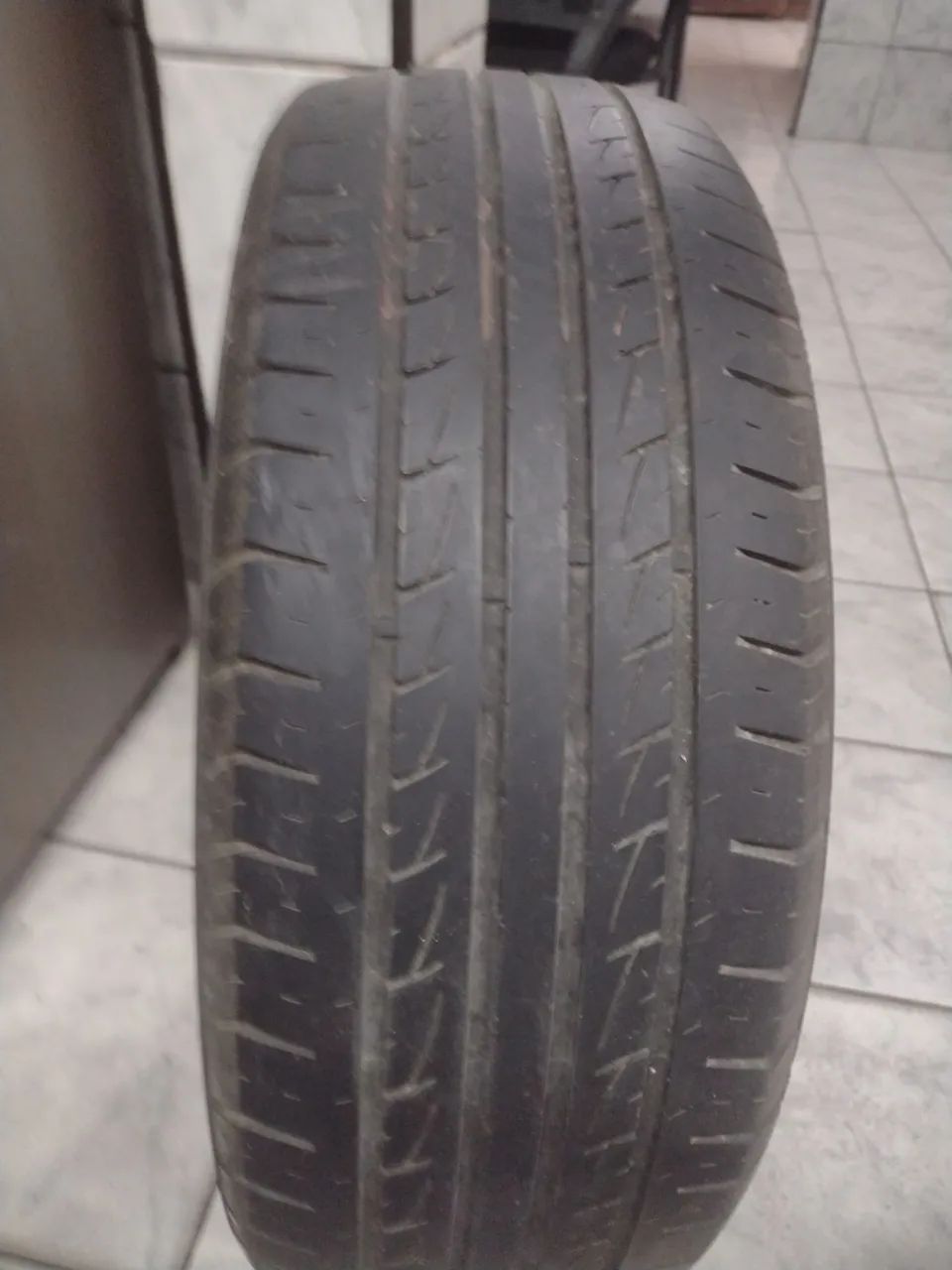 Pneu 205x60 R16 aeolus.. só 150.00