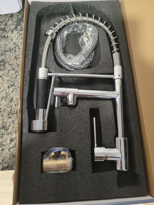 Torneira de Cozinha com Bico Flexível - Cromada - Nova