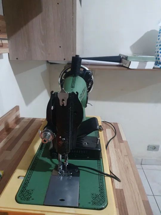 Máquina de Costura Elgin - Usada - Foto 2