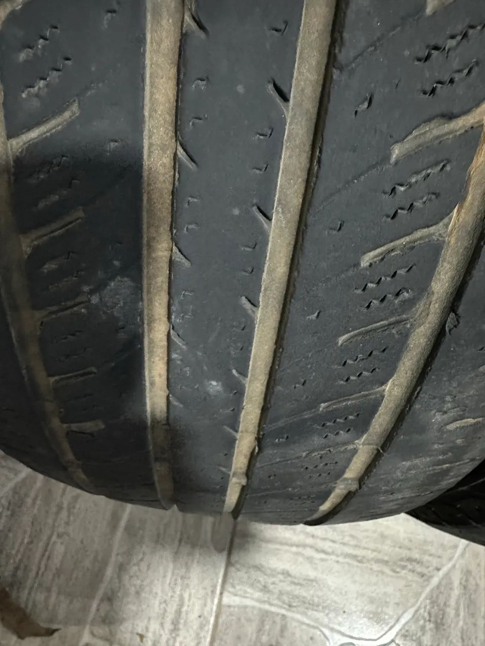 jogo de pneus 255/50/19 trazano meia vida roda bastante  - Foto 4