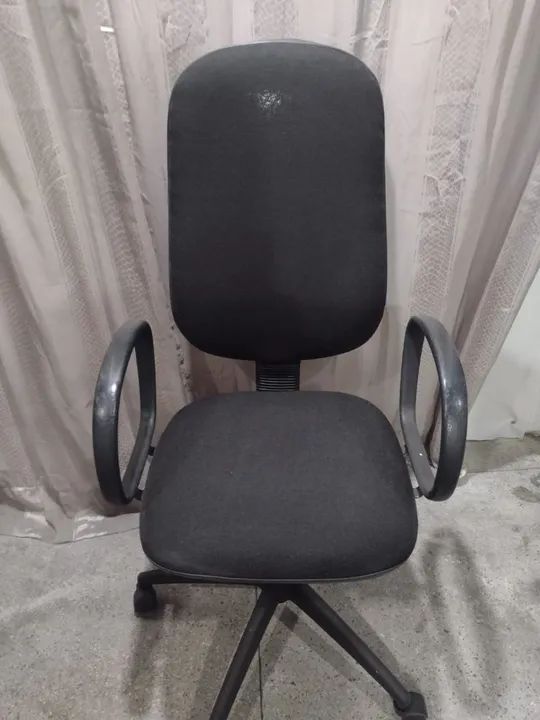 Cadeira de Escritório  tipo presidente 