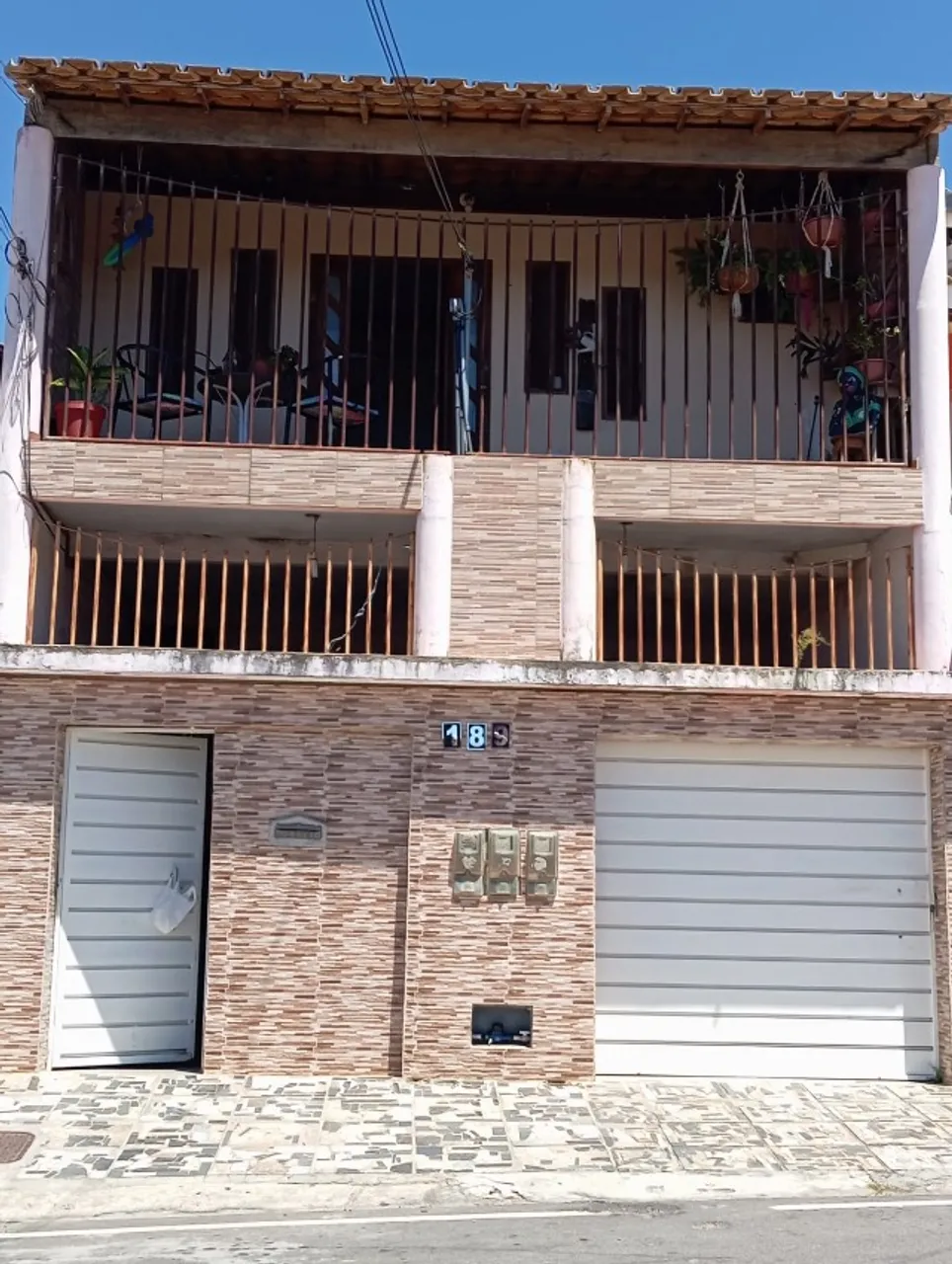 Casa grande á venda- 779. * (whats) - 2 kitnets + duplex + apto