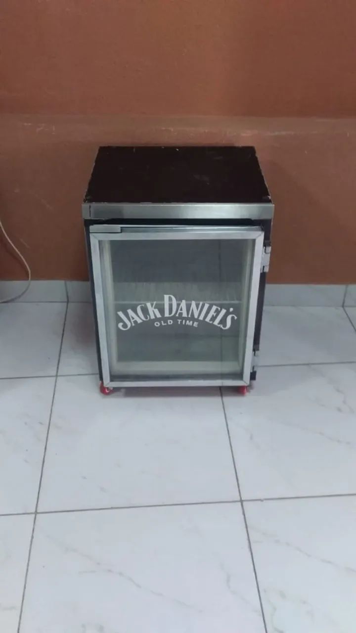Vende-se mini freezer espositor