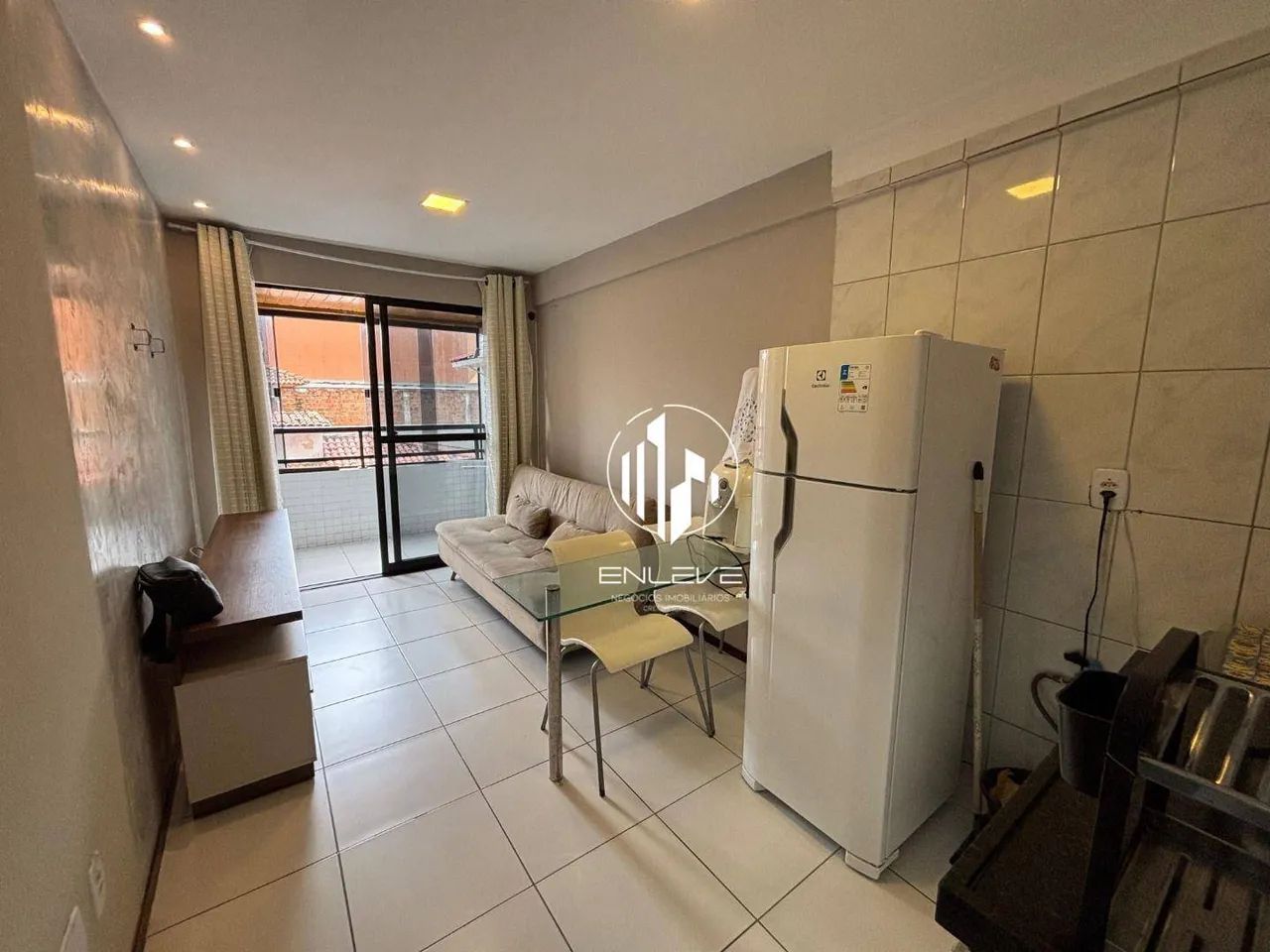 Apartamento mobiliado com 01 quarto à 150m do mar em Manaíra