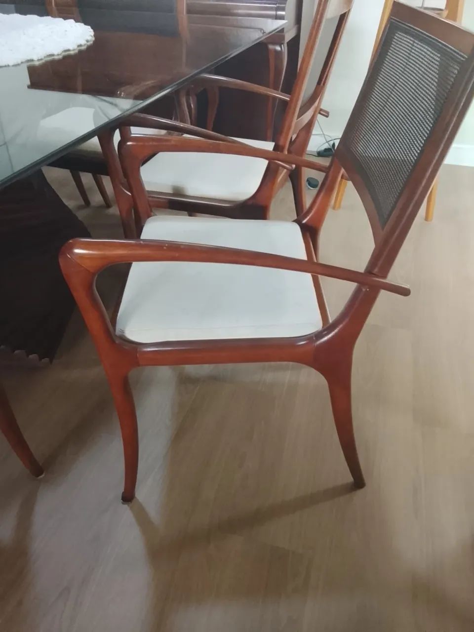 Vende-se Mesa De Jantar Em Madeira Maciça. - Foto 4
