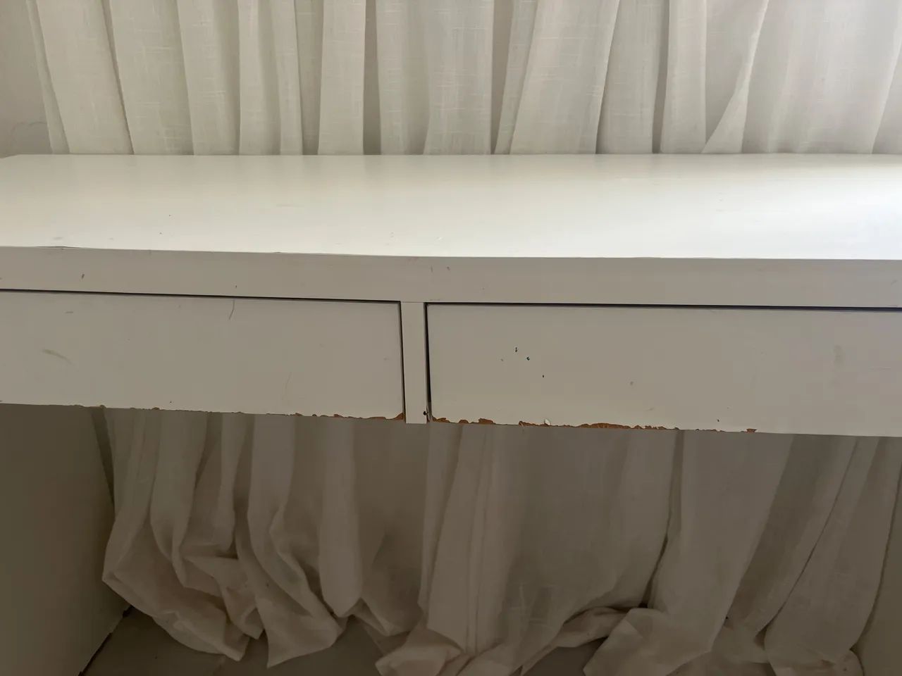 Escrivaninha com duas gavetas 
