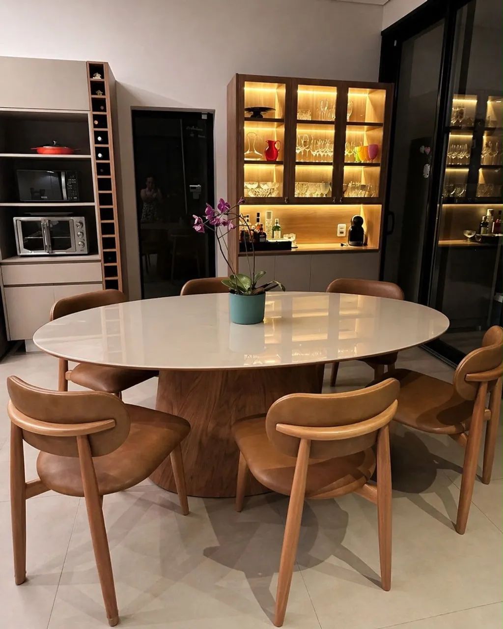 Mesa oval Laqueada 