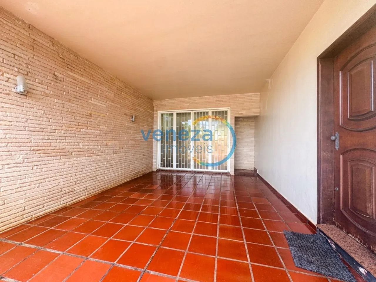 Casa comercial à venda no Centro de Rolândia, 4 salas - Foto 2