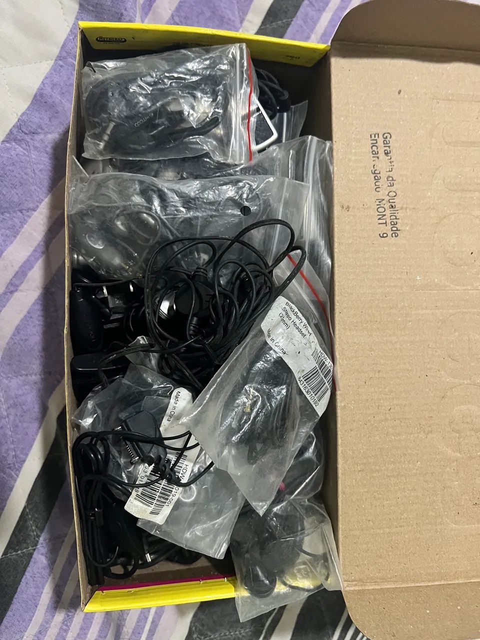 Lote de 7 aparelhos celulares CDMA antigos e alguns acessórios  - Foto 4