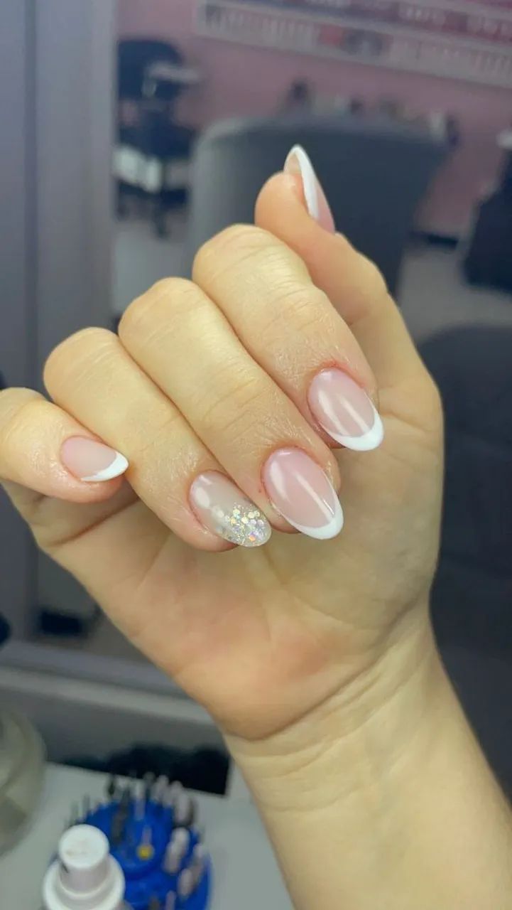 Vaga para manicure 