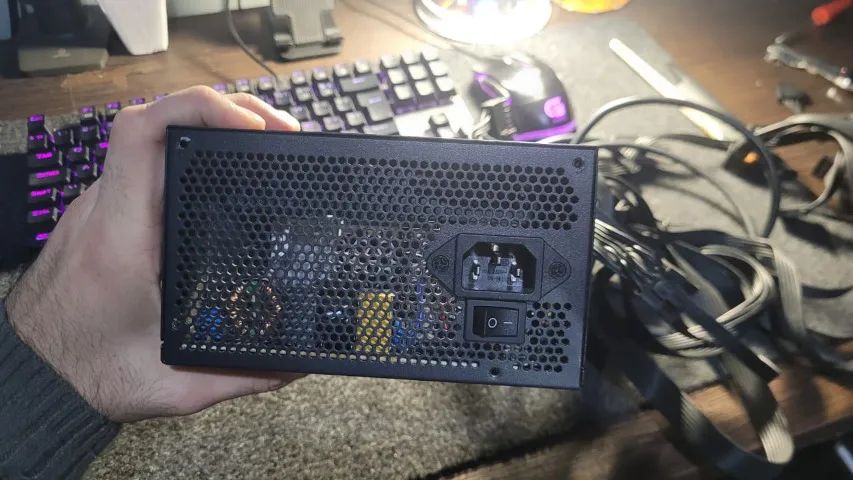 Fonte Cooler Master MWE 600W 80 Plus Bronze ? 8 Meses de Uso, Sem Defeitos - Foto 3