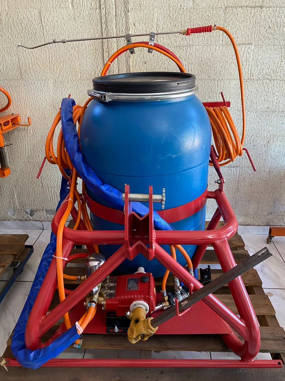 Pulverizador 200 litros com bomba S-22