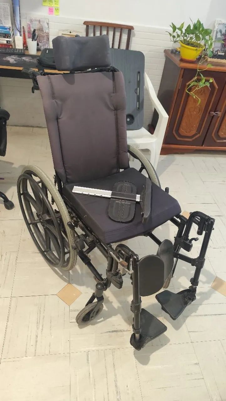 Cadeira de rodas inclinável (articulada) - Foto 2