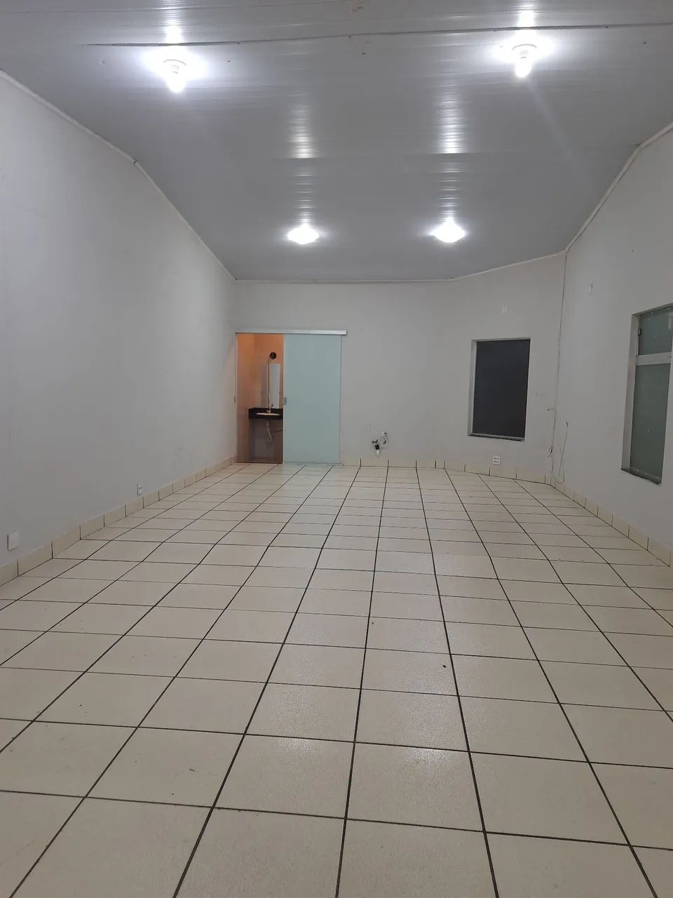 ? Ponto Comercial 56m² Bem Localizado - R$ 1.200 ?