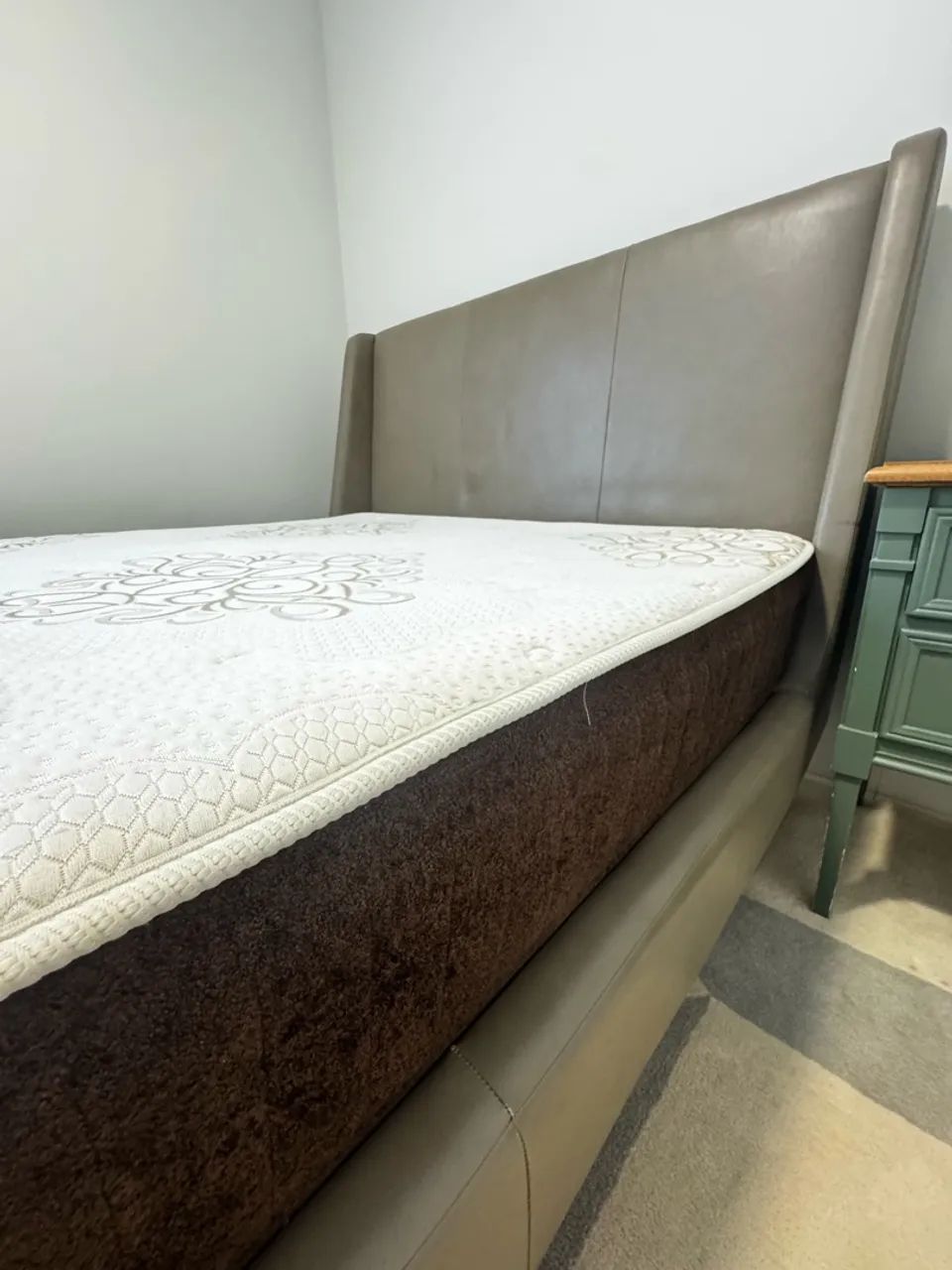 Colchão e cama com cabeceira alta  - Foto 4