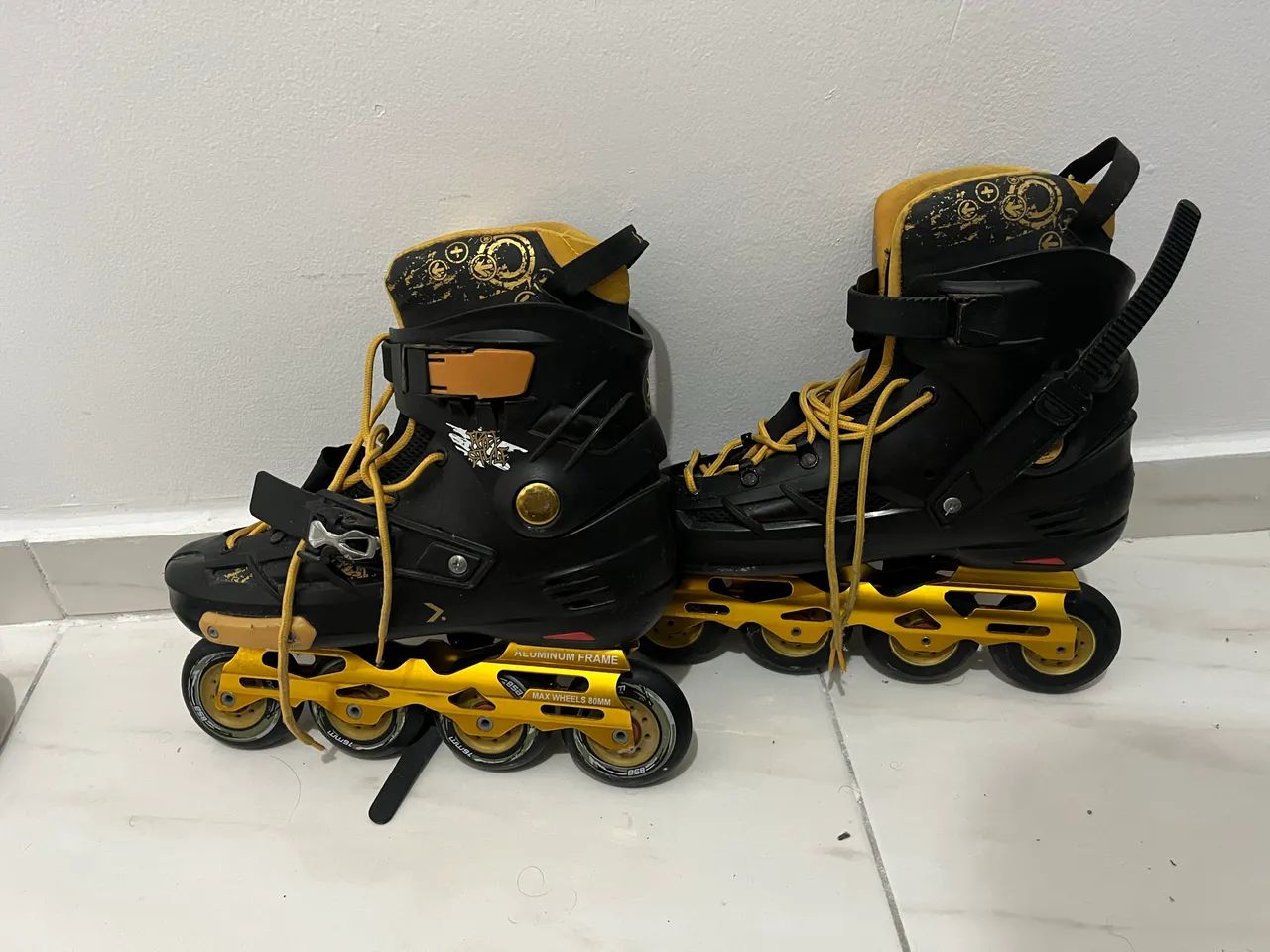 Patins Oxer Freestyle - In Line - Freestyle / Slalom - ABEC 9 - Base de Alumínio TAM 42