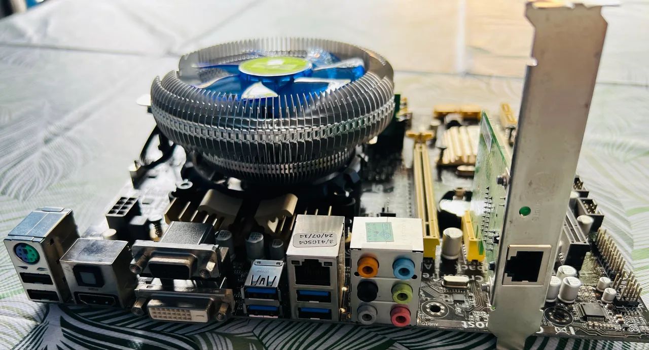 Placa Mãe Asus Z87M - Plus com processador e memória