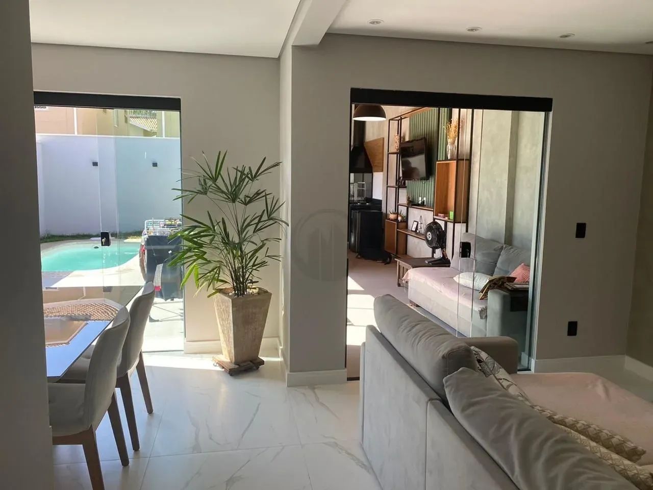 Casa à venda com 4 dormitórios sendo 1 suíte e piscina - Palmeiras Imperiais -Me REF: CA21