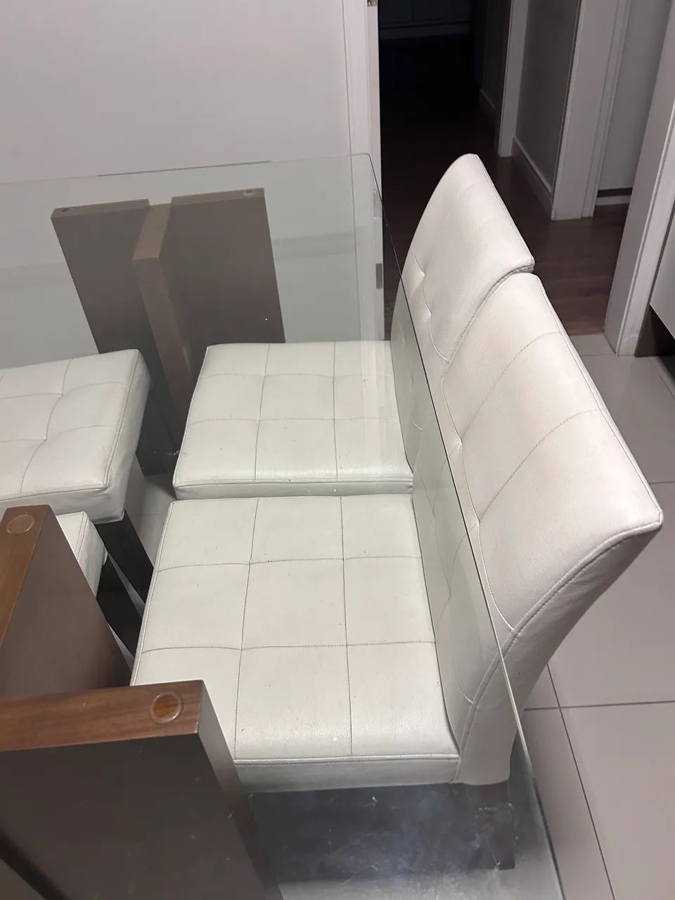 Mesa de jantar com 4 cadeiras 