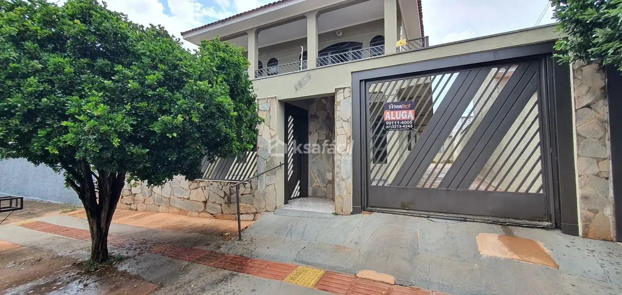 Sobrado com 3 quartos, Vila Ipiranga - Campo Grande