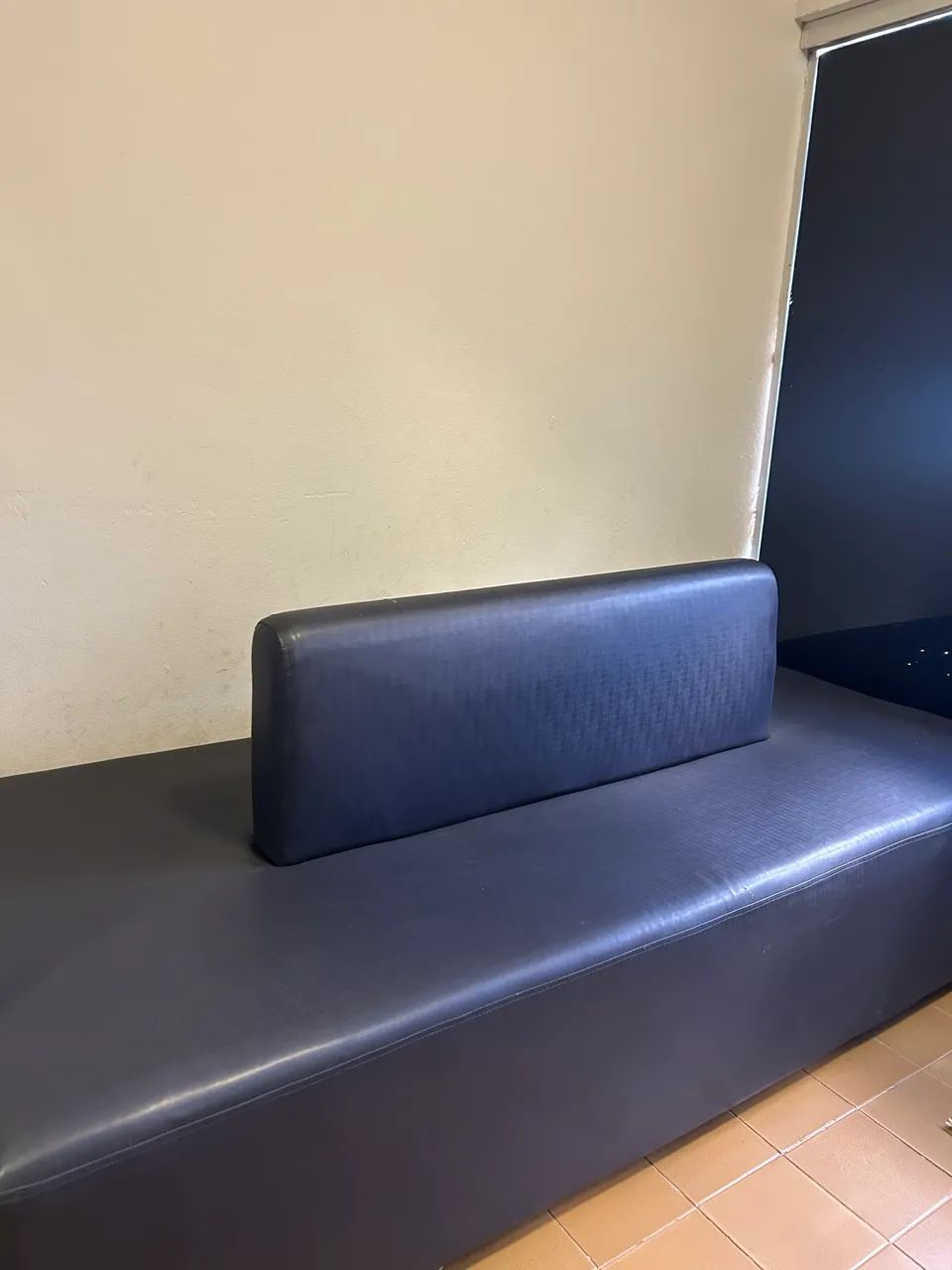 Sofá couro/ RECEP ÇÃO  - Foto 2