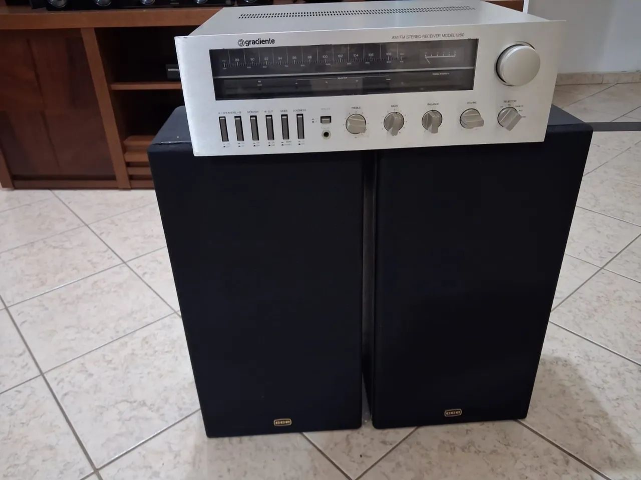 Vendê-se amplicador gradiente modelo 1260 com 2 caixas - Foto 2