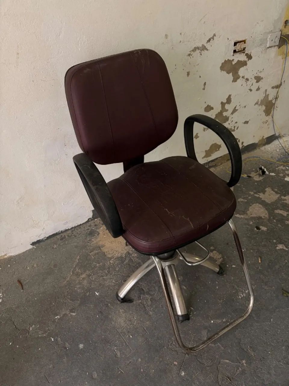 Vendo Cadeira Hidráulica Profissional para Salão - Funcionando