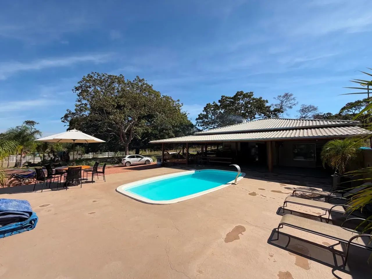 Rancho com 4 quartos sendo 4 suítes 6 banheiros 10 vagas - Foto 2