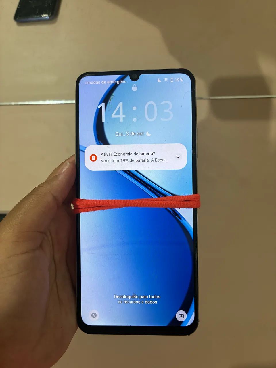 vendo 2 celulares, LG K62 azul e realme C53 dourado - Foto 5