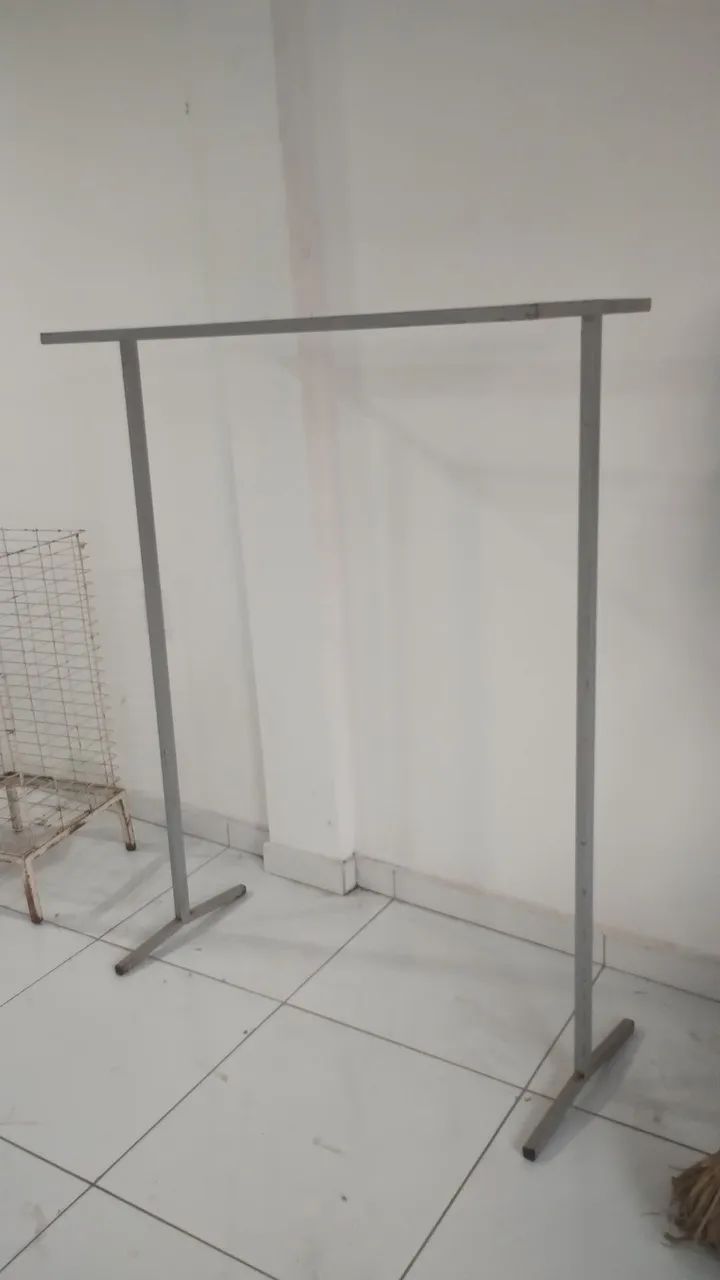 Expositor de vassoura e rodo - Foto 5