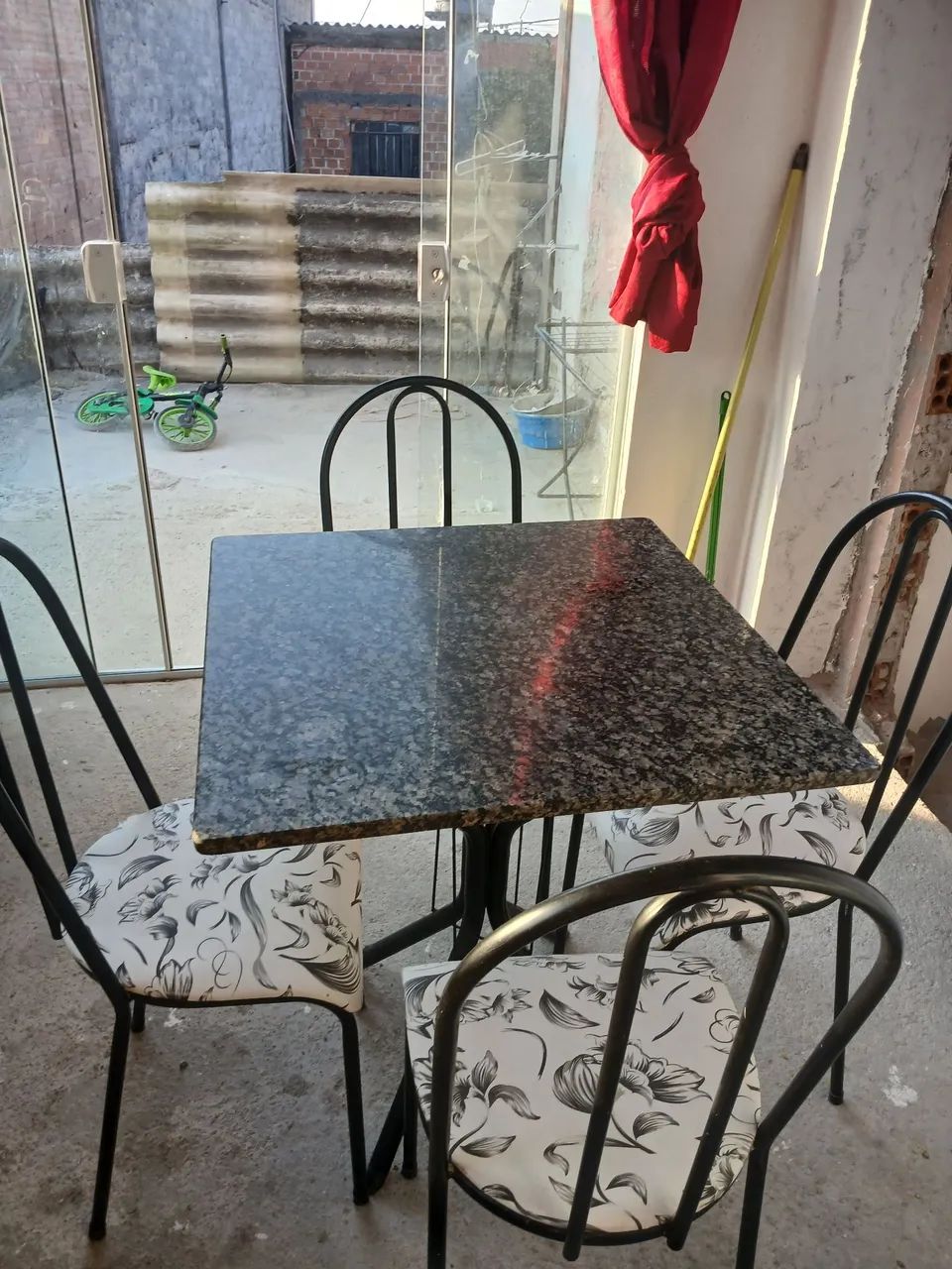 Mesa 4 cadeiras 